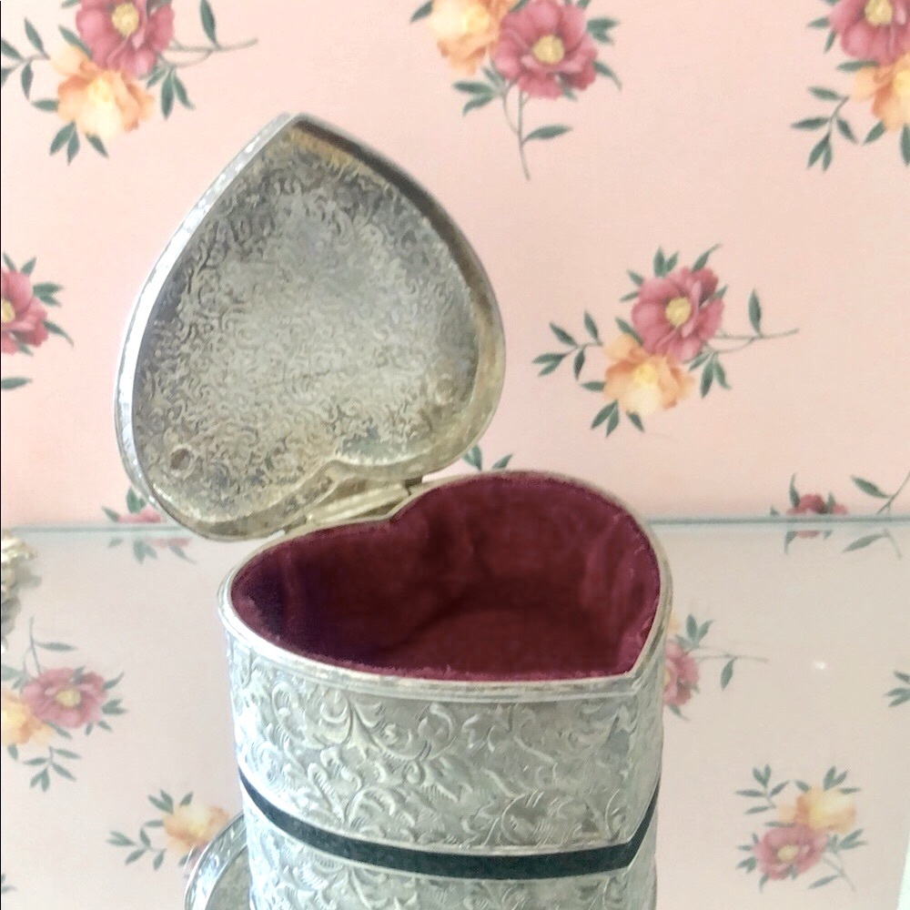 ❤️Vintage Silver Plated hinged Heart Trinket Box❤️